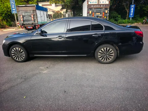 Hongqi H7