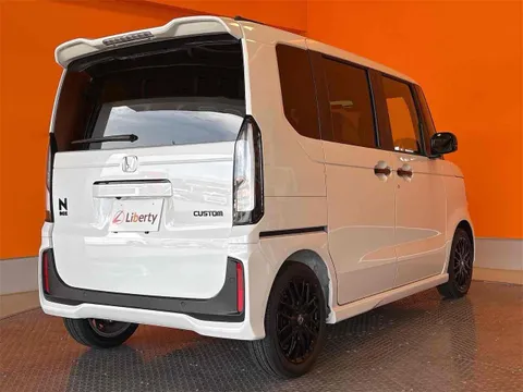 Honda N-BOX Custom