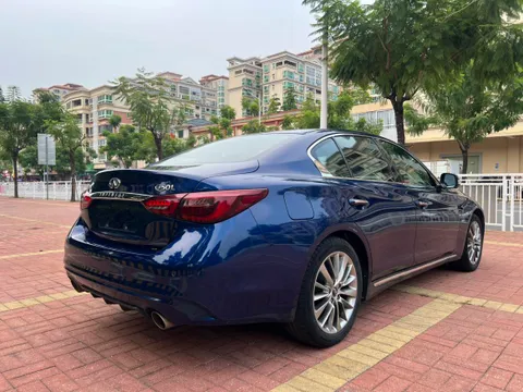 Infiniti Q50L