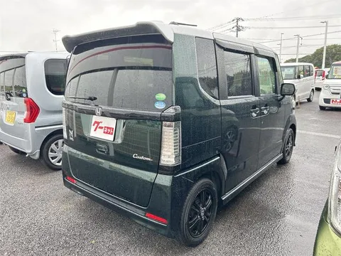 Honda N-BOX Custom