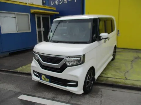 Honda N-BOX Custom