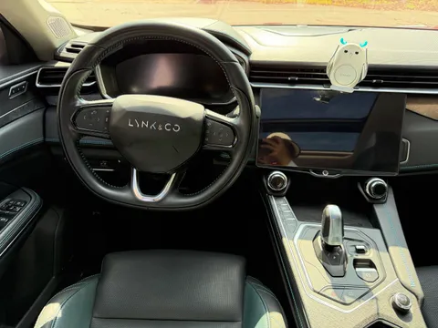Lynk & Co 05