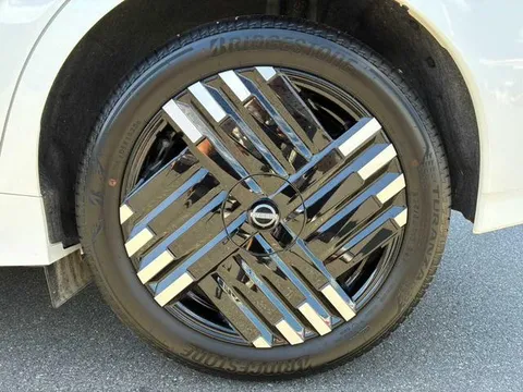 Nissan Note Aura