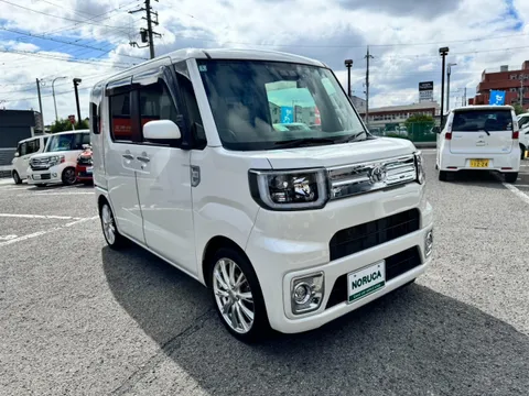 Toyota Pixis Mega