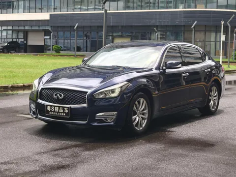 Infiniti Q70