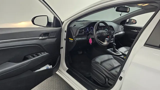 Hyundai Elantra (Avante)
