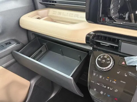 Mitsubishi Delica Mini