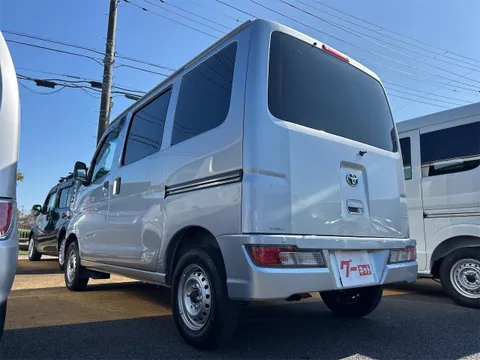 Toyota Pixis Van
