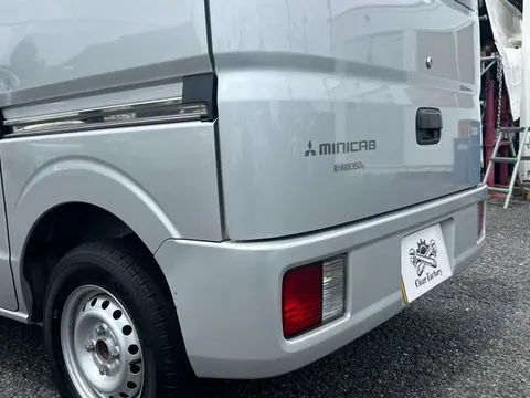 Mitsubishi Minicab Van