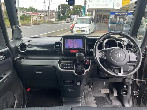 Honda N-BOX Custom