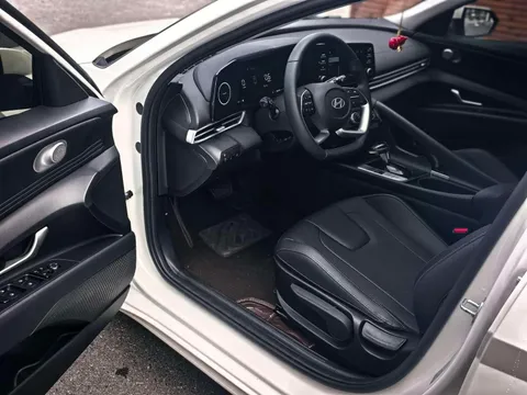 Hyundai Elantra (Avante)