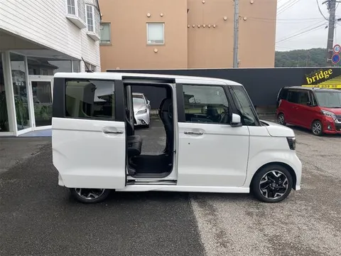 Honda N-BOX Custom