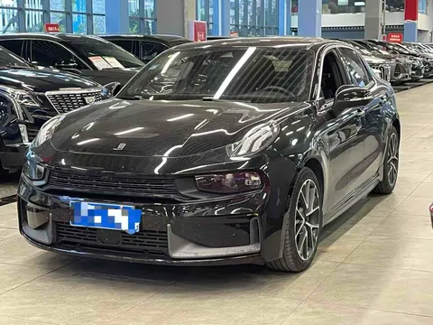 Lynk & Co 03