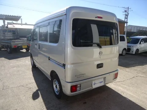 Nissan Clipper Van