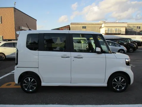 Honda N-BOX Custom