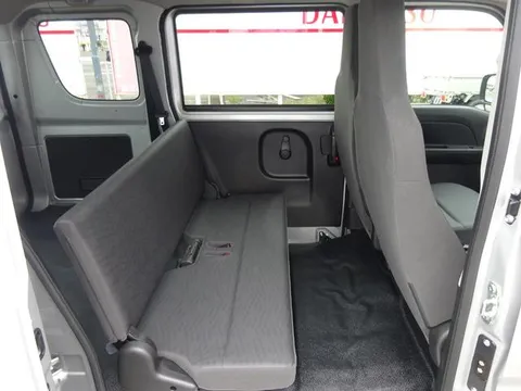 Nissan Clipper Van