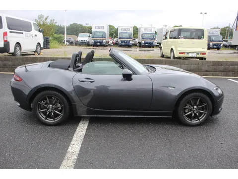 Mazda MX-5 (Roadster)