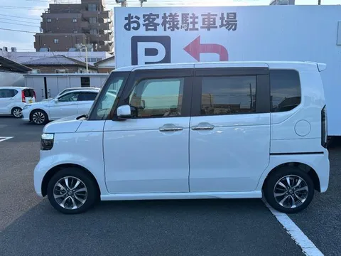 Honda N-BOX Custom