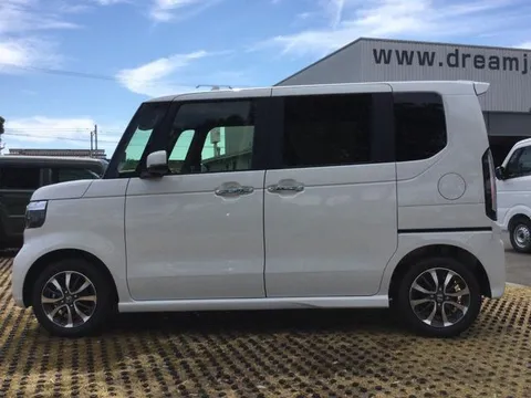 Honda N-BOX Custom
