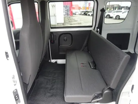 Nissan Clipper Van