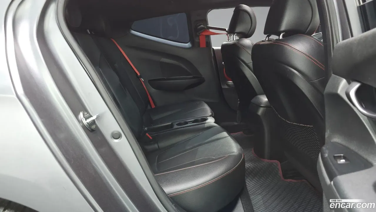 Hyundai Veloster