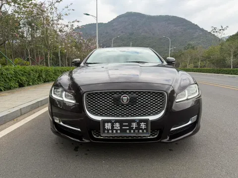 Jaguar XJ
