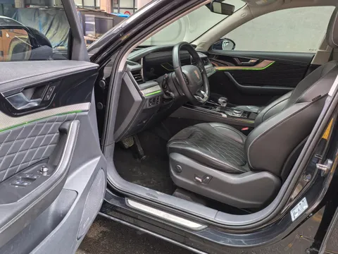 Hongqi HS5