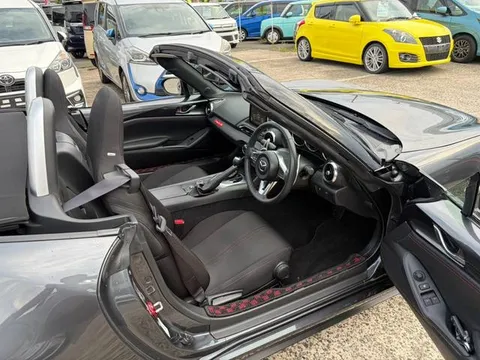 Mazda MX-5 (Roadster)