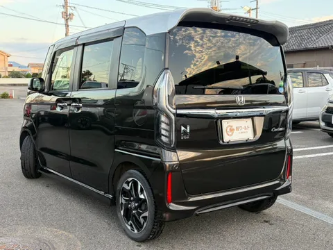 Honda N-BOX Custom