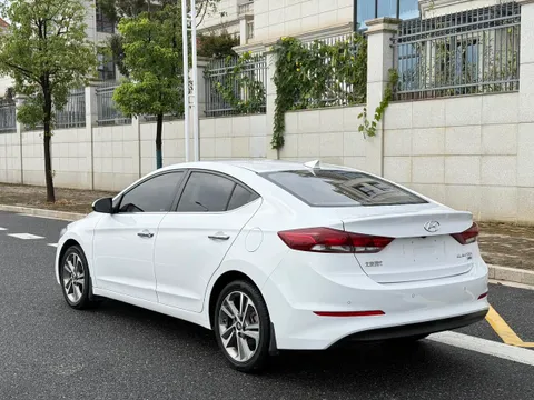 Hyundai Elantra (Avante)