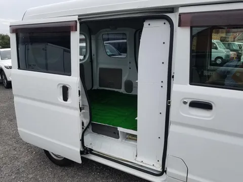 Mitsubishi Minicab Van