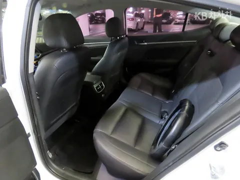 Hyundai Elantra (Avante)