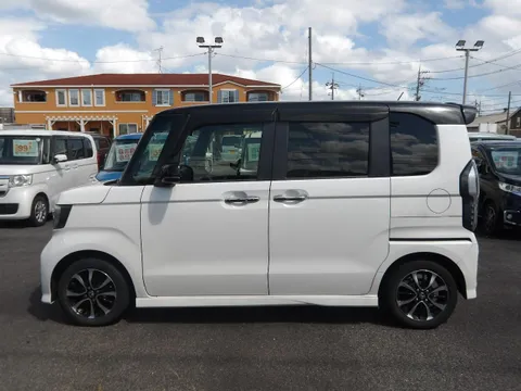 Honda N-BOX Custom