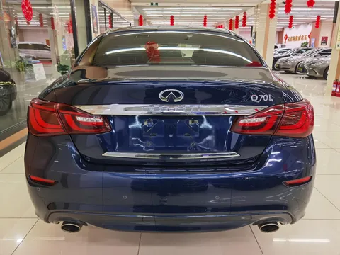 Infiniti Q70