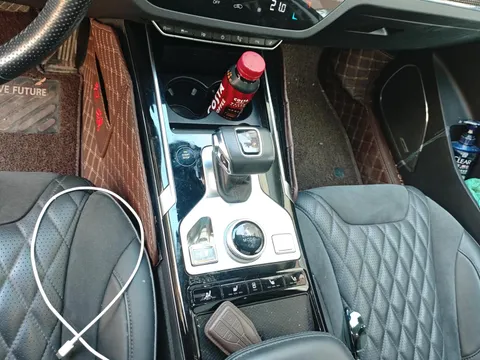 Hongqi HS5