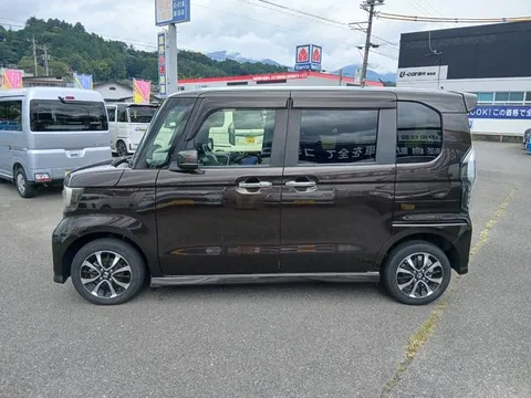 Honda N-BOX Custom