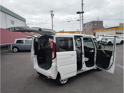 Suzuki Spacia