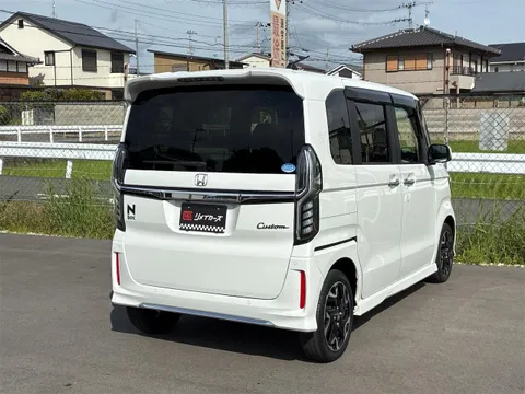 Honda N-BOX Custom