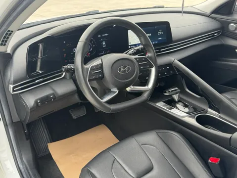 Hyundai Elantra (Avante)