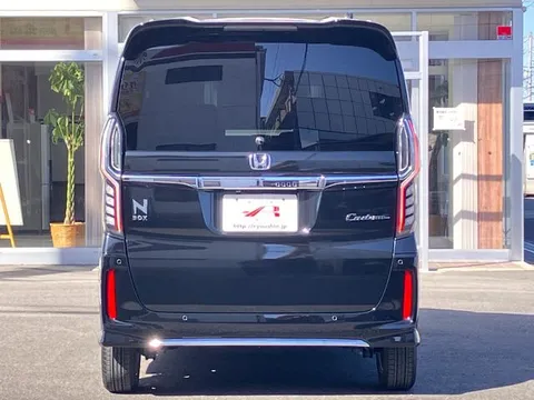 Honda N-BOX Custom