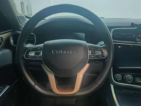 Lynk & Co 01