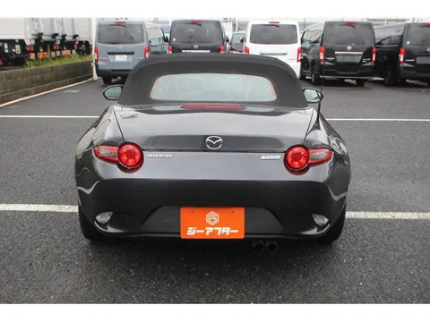Mazda MX-5 (Roadster)