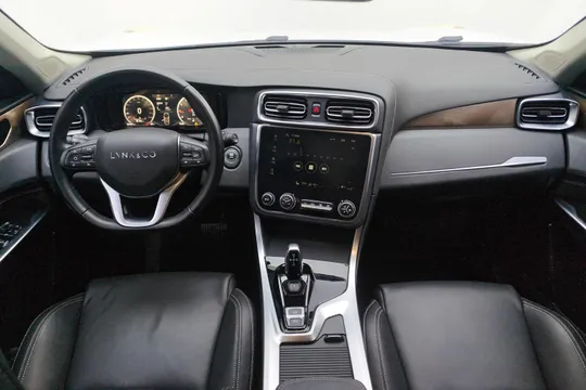 Lynk & Co 01