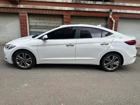 Hyundai Elantra (Avante)
