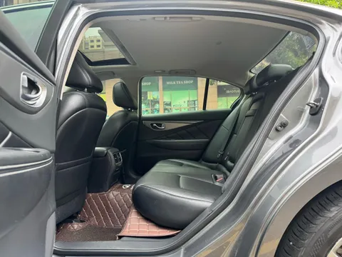 Infiniti Q50L