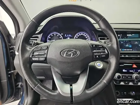 Hyundai Elantra (Avante)