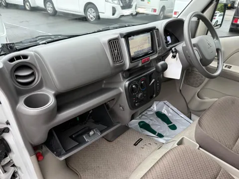 Mitsubishi Minicab Van
