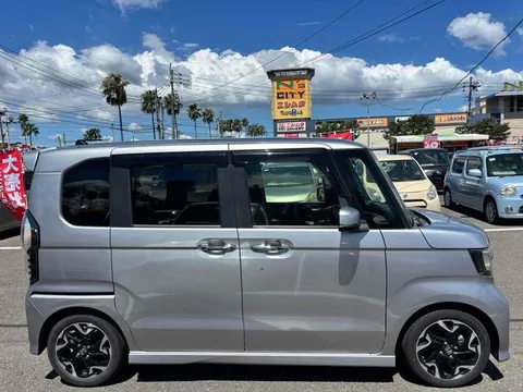 Honda N-BOX Custom