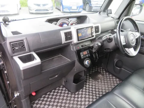Toyota Pixis Mega