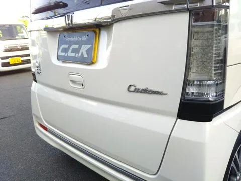 Honda N-BOX Custom